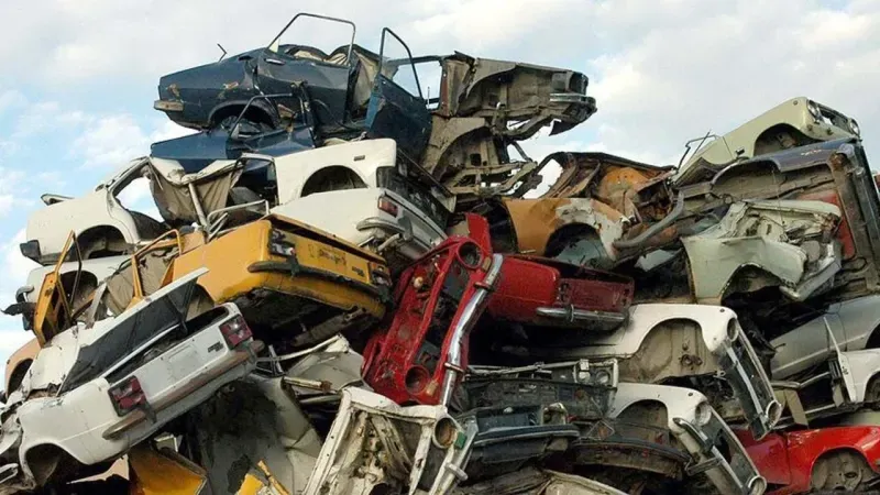 İzmir Emniyeti hurda araçları minibüse çeviriyor