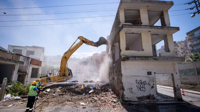 İzmir’de bazı okullar yıkılacak: Valilik hurda karşılığı ihale açtı
