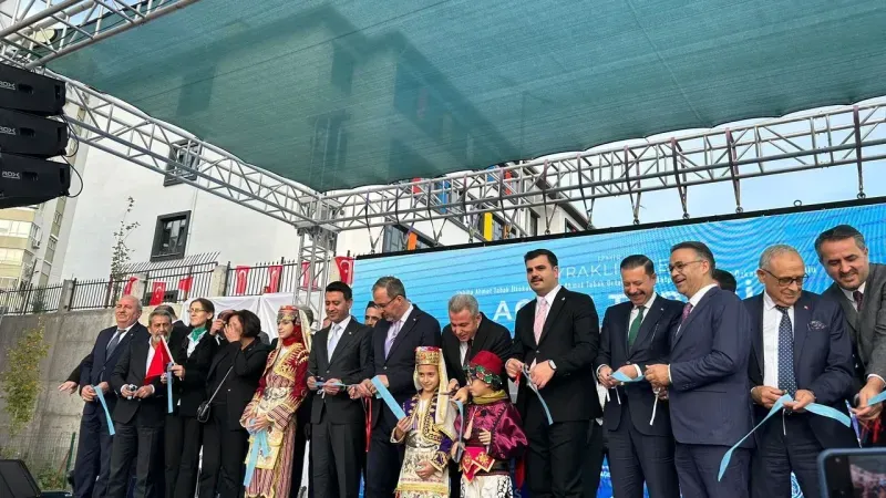 İzmir'de eğitim yatırımları hız kazanıyor: Bayraklı'da 4 yeni okul açıldı