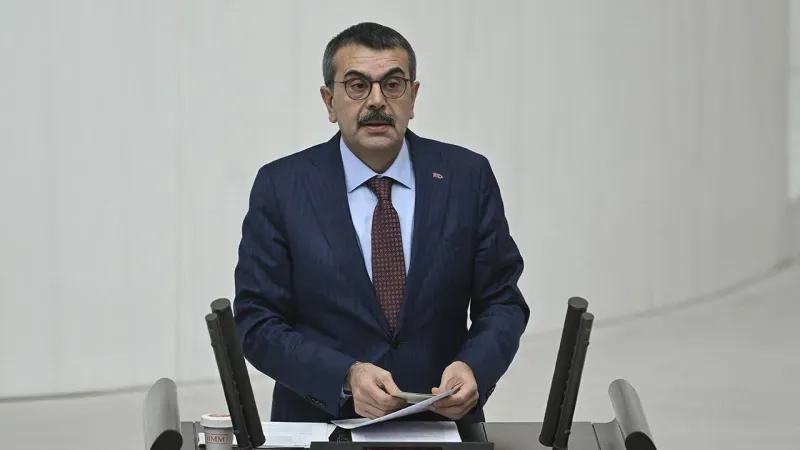 Bakan Tekin: İzmir’de okulların altyapısı yetersiz, tuvaletlerde sabun var su yok!