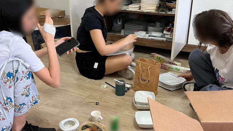 Bornova'da öğrencilerine evinde temizlik yaptıran öğretmene soruşturma