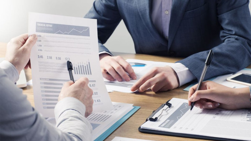 Kamu görevlilerinin görevden ayrıldıktan sonra eski kurumlarına iş yapması yasaklanıyor