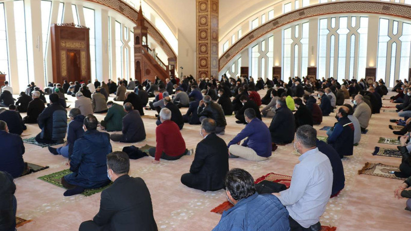 YÖK'ten üniversitelere cuma namazı talebi!