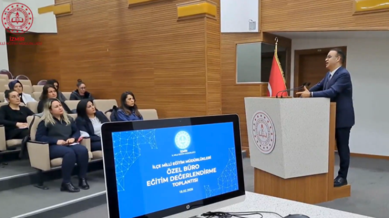 İzmir’de eğitimde millî ve manevî değerlerin rolü tartışıldı