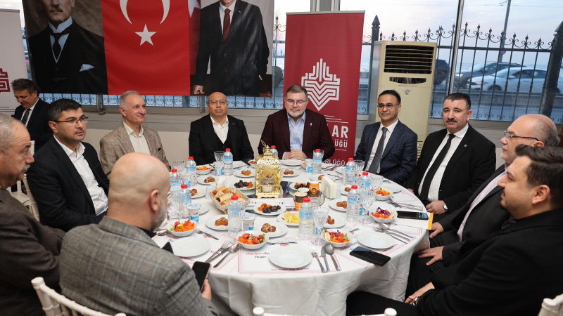 İzmir’de STK ve eğitim temsilcileri aile iftarında buluştu