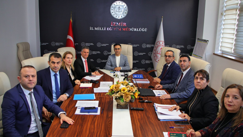 İzmir İl Milli Eğitim Müdürü Ömer Yahşi ilçelerle toplantılarını sürdürüyor