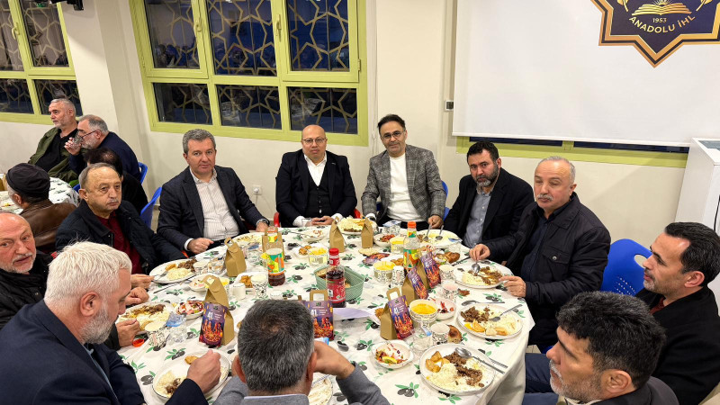 İzmir’de “41. Geleneksel Aile İftarı” yoğun katılımla gerçekleşti