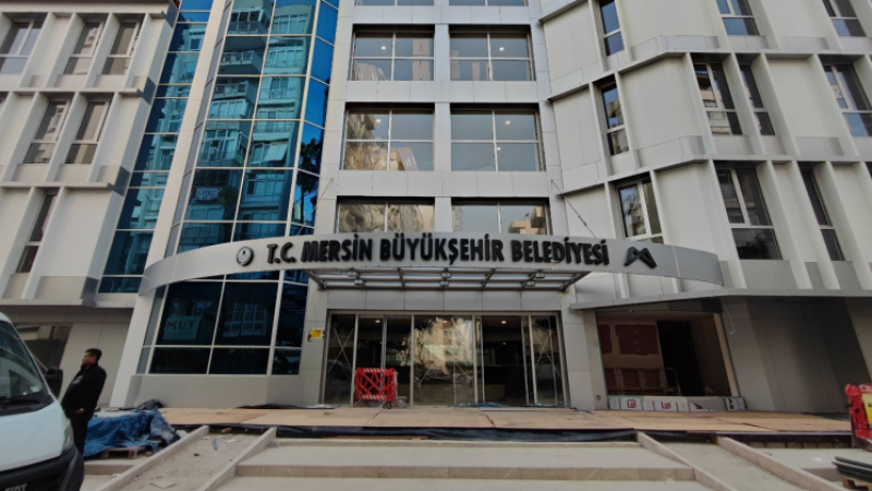 Mersin Büyükşehir Belediyesi’ne rüşvet operasyonu!
