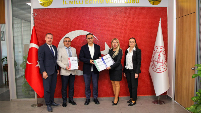 İzmir’de eğitimde kalite tescillendi: Adnan Menderes İlkokulu’ndan büyük başarı