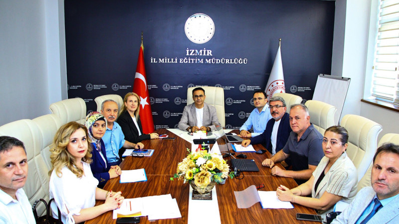 İzmir İl Milli Eğitim Müdürü Dr. Ömer Yahşi’den eğitim toplantısı