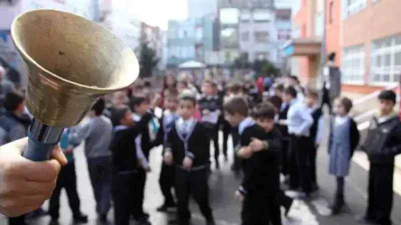 MEB'den yeni düzenleme: İkili eğitim veren okullarda ders saatleri kısalıyor!