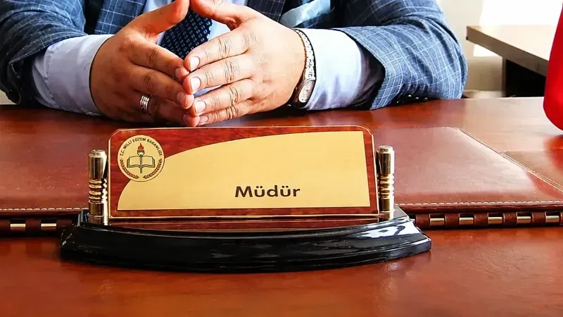 MEB duyurdu: Müdür ve Müdür Yardımcılarının başka okulda ders vermesi yasaklandı!
